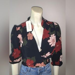 Monteau Los Angeles Women’s floral Black Crop Top| V-Neck | Size: Medium